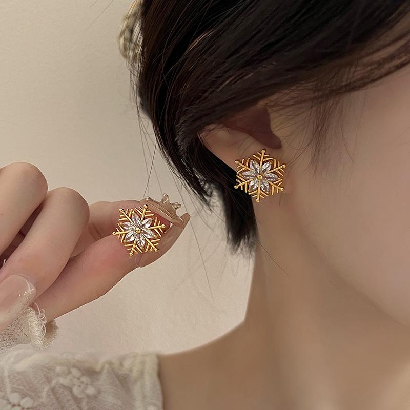 Delicate Rhinestone Elk Earrings for Women Sweet Asymmetrical Snowflake Deer Drop Earring New Year Jewelry Christmas Gift