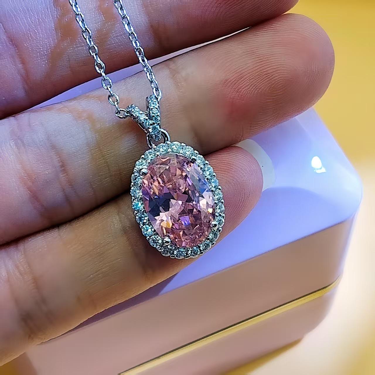 

Подвеска-ожерелье с цветным драгоценным камнем в форме яйца, с бриллиантом с высоким содержанием углерода, женская модная изысканная овальная циркониевая цепочка для ключиц, ювелирное изделие Copper gold-plated.