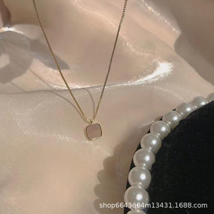 Square shell necklace ins trendy simple temperament niche design sense white fashion pendant collarbone chain women
