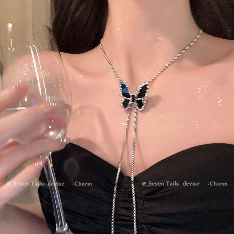 2024 Vintage Double-Layer Pearl Necklace with Heart Pendant