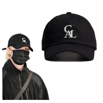 [Von Stray Kids Lee Know getragen] Tiefer Sitz Ballkappe Große Größe Baumwolle Baseballkappe Stil Kpop Flughafen Mode CASE A LOT Signatur Logo