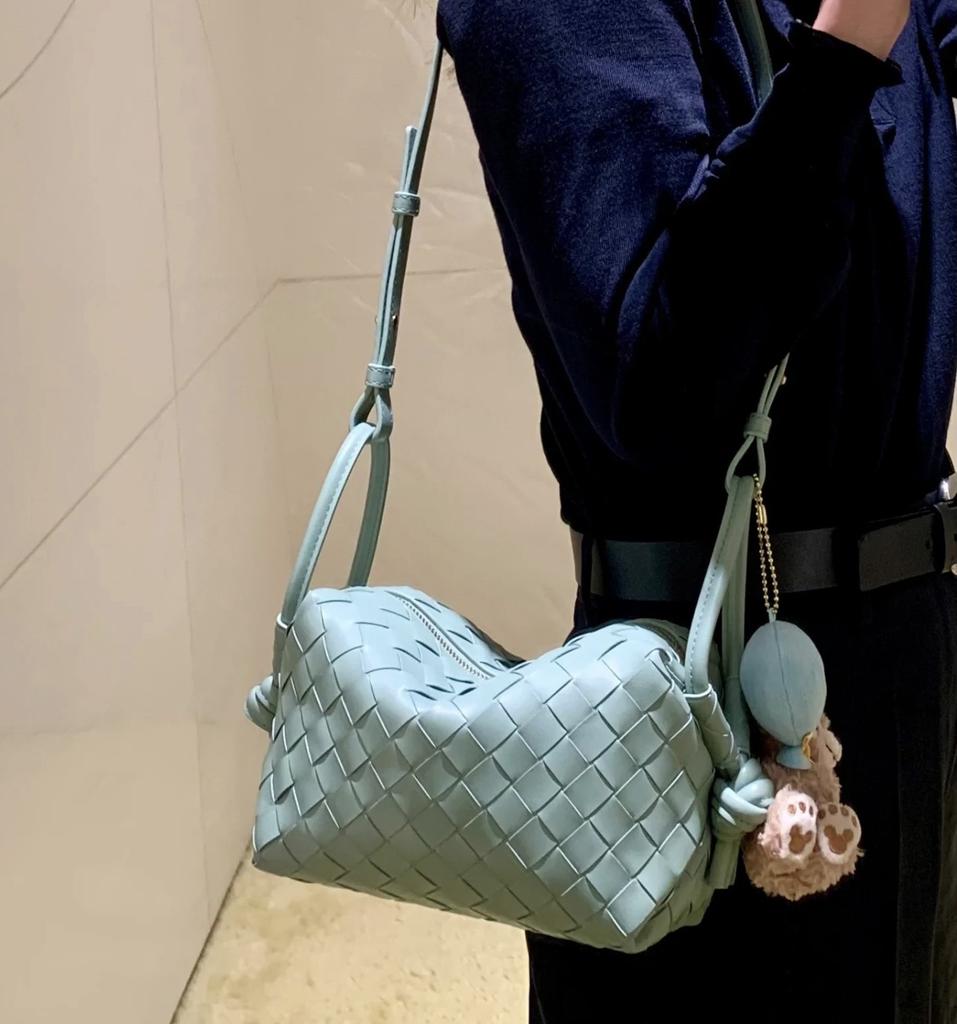 2025 New French Woven Tote Bag For Commuting Fashion Genuine Leather Women's Bag Niche Knot Bag Women's Handbag