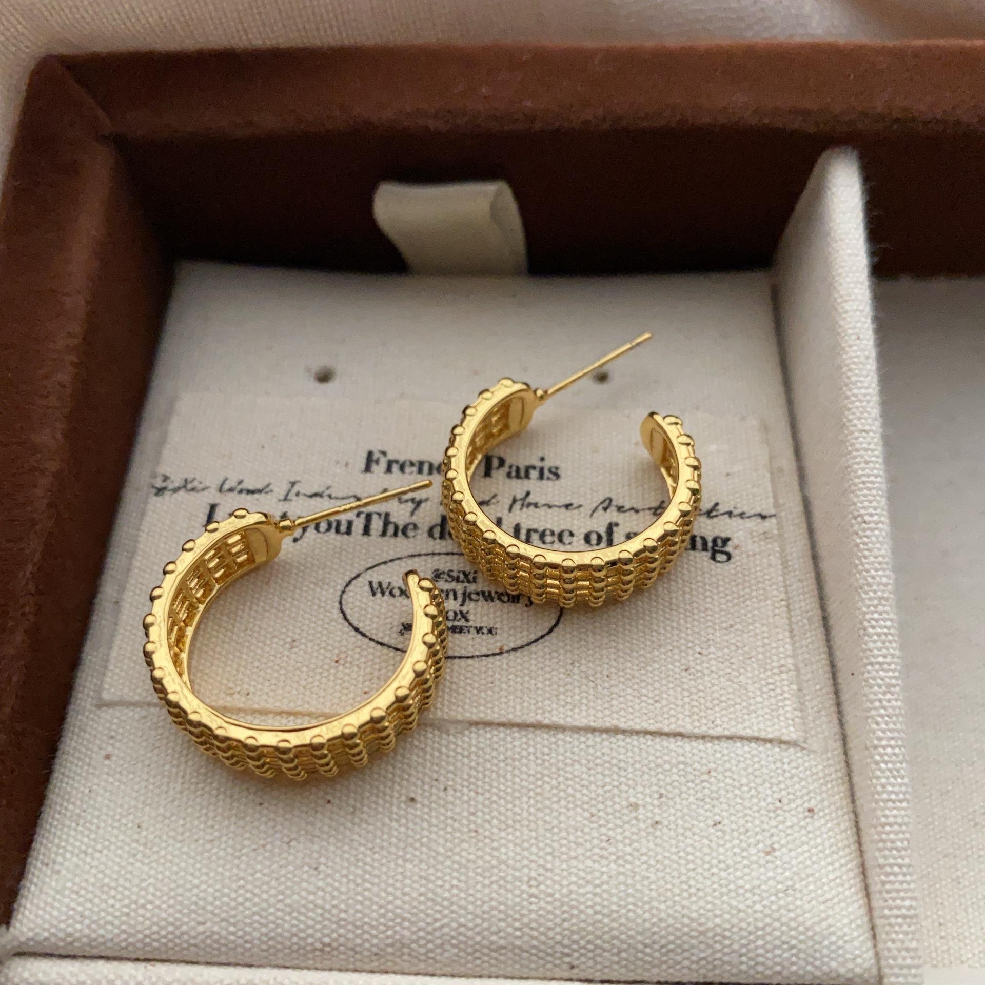 Semicircular Silhouette Simple Earrings Earrings Granular Three-Dimensional Texture Retro Light Luxury Three-Dimensional Personality Unique