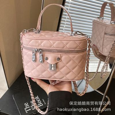 Rhombus Embroidery Thread Small Bag Women's 2025 New Spring and Summer Popular Popular Versatile Messenger Bag Fashionable Portable Bucket Bag
