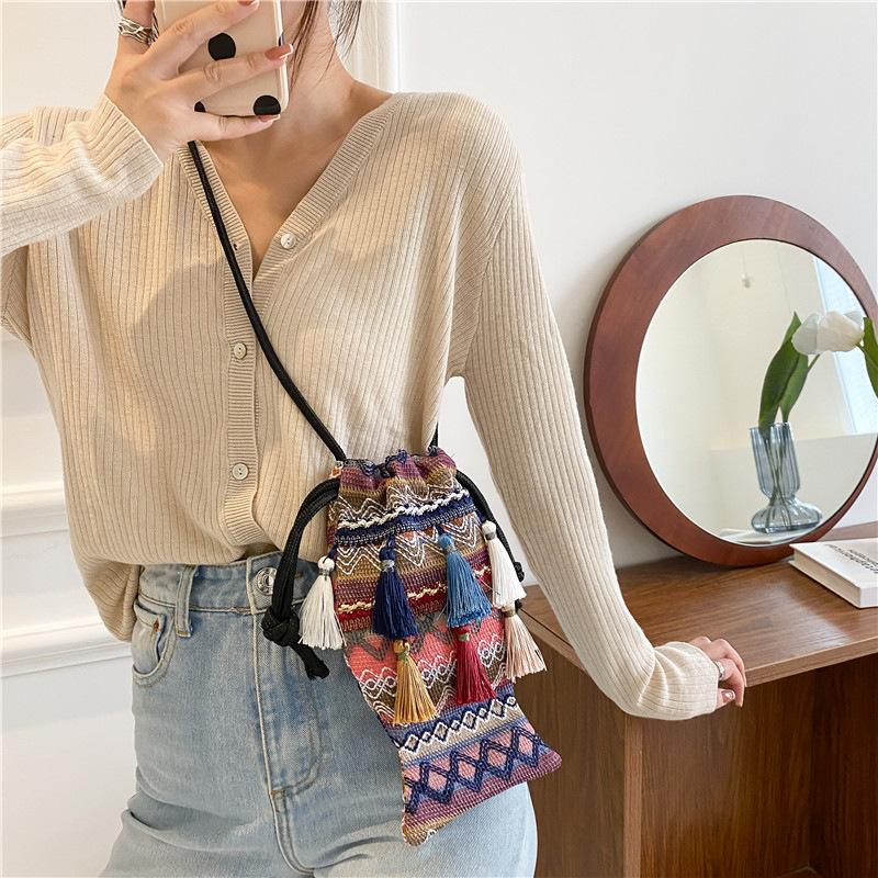 Art Tassel Bag 2025 Summer New Shoulder Messenger Bag Small Fish Drawstring Contrasting Color Mobile Phone Bag Tide