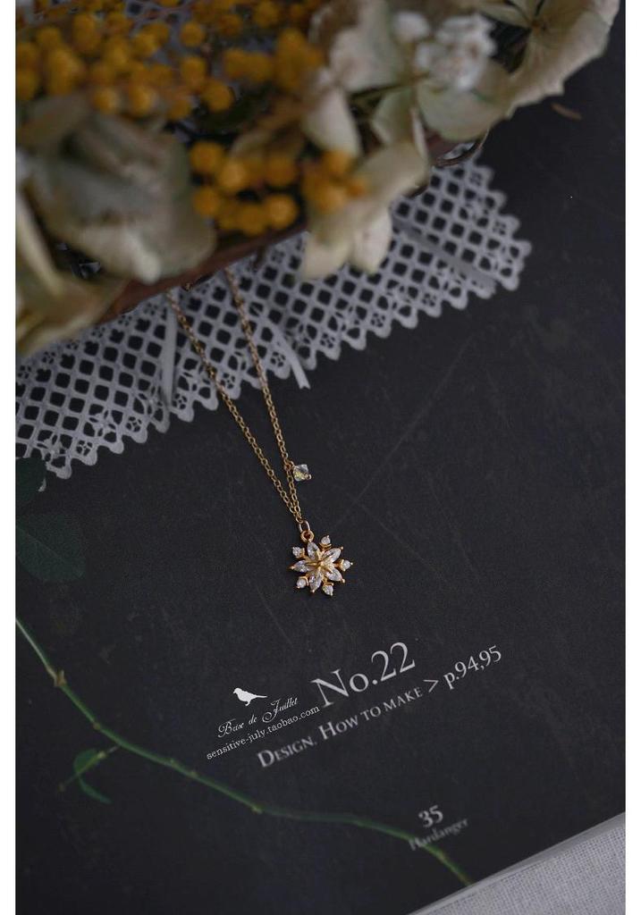Elegant 18K Gold-Plated S925 Sterling Silver Snowflake Necklace with Zirconia Inlay - Perfect Holiday Gift for Women
