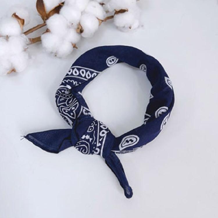 Fashion Woman 70x70cm Bandana Hairband with Punk Style Cashew Flower Pattern