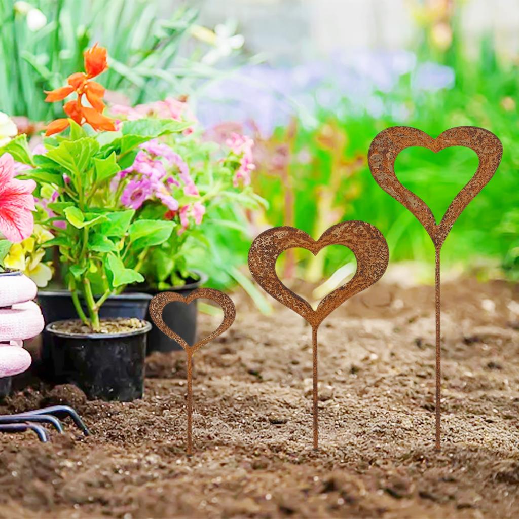 3PCS Iron Rusty Heart Shaped Garden Statue Pile Set for Outdoor Flower Pot Decoration Suitable for Balcony and Garden Spaces