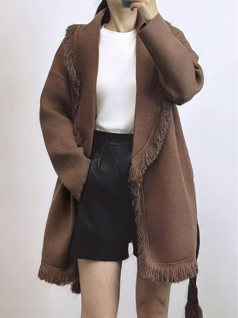 Jesienno-zimowy kardigan sweter płaszcz w kolorze kawy z frędzlami, średniej długości, w stylu retro