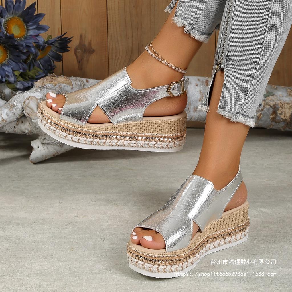 2025 Summer New European and American Large Size Hollow Fish Mouth Wedge Sandals Muffin Gold Glossy Buckle Flat Women's Shoes