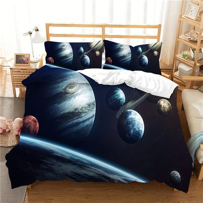 2/3 vnt. poliesterio antklodės užvalkalų komplektas (1 * Antklodės užvalkalas + 1/2 * pagalvės užvalkalas, be šerdies), 3D erdvės planetos spaudinio patalynės komplektas lovoje namuose