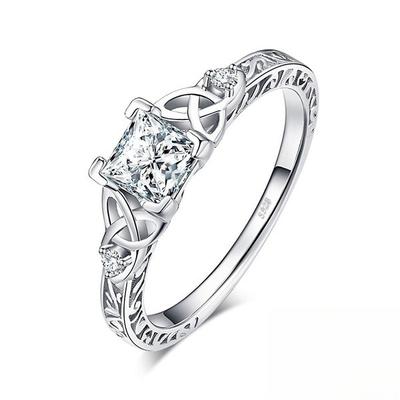 Style d'approvisionnement Bagues de fiançailles Mode européenne et américaine Incrustées de Zircon Plaqué Platine Bijoux