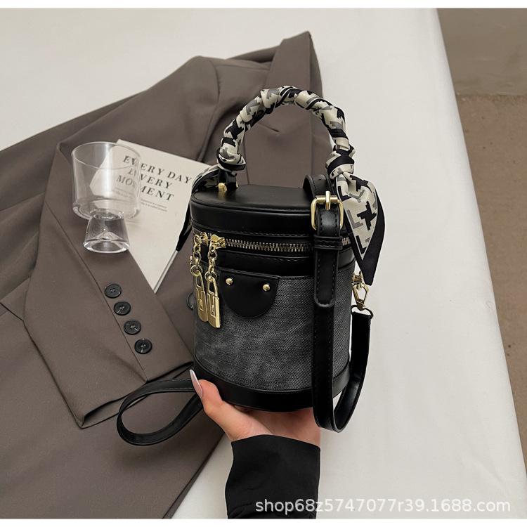 2025 retro versatile small bag new spring and autumn fashion crossbody bag niche portable bucket bag trendy women's bag