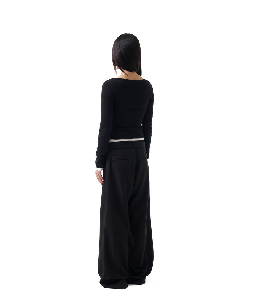 IUGAMAKARAS U-Neck Fitted Top (Black)