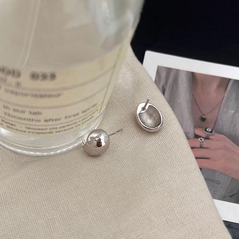 Glossy Adzuki Bean Stud Earrings Temperament Round Earrings Geometric Simple Design Earrings