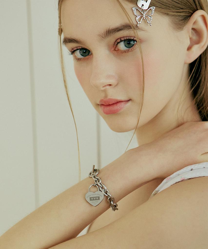 Bracelet Chirurgical à Fermoir Boucle Chaîne Cœur Logo Signature Vvv