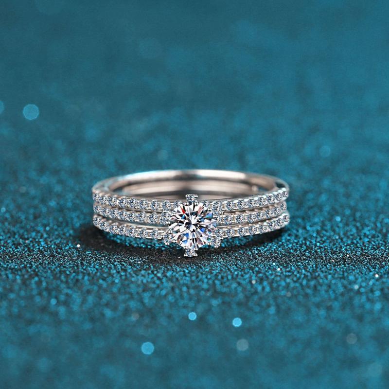 JoyceJelly Women's 0.5 or 1ct D Color Moissanite Diamond Ring Luxury Wedding Engagement Jewelry 925 Sterling Silver Plated Pt950 Gold