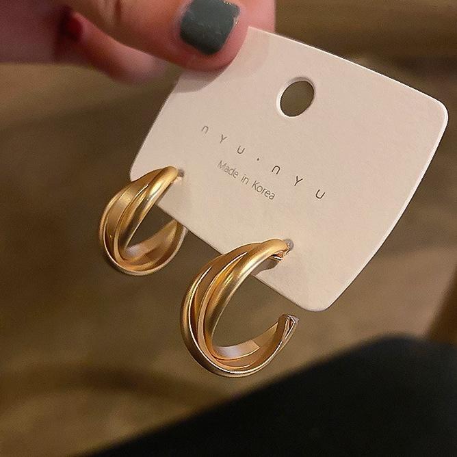 

Simple retro silver needle geometric circle twisted earrings, personalized temperament C ring stud earrings women золотой