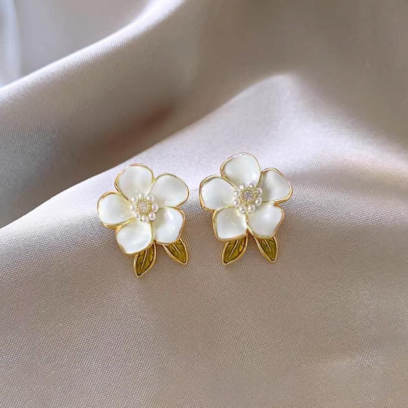 Light Luxury Exquisite Micro-inlaid Zircon Flower Earrings Elegant High-end Pearl Stud Earrings Niche Design Temperament Earrings