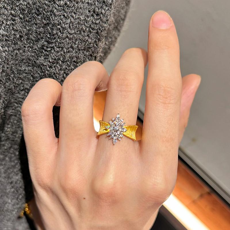 

Inspired inlay diamonds palace style brushed snowflake ring exquisite and luxurious fashion rings for women wedding resizable золотий