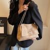 Retro fashion casual commuter chain underarm bag women's new simple large-capacity shoulder bag messenger bag