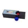 Ein Set veränderbarer Zauberkästen, der den roten Ball in den blauen Ball verwandelt. Requisiten: Zaubertricks, Spielzeug, klassisches Spielzeug