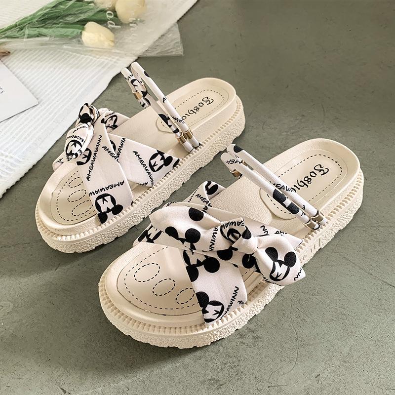 Internet celebrities with skirts wear cool slippers women's new fashion thick bottom roman two wear beach one-word drag tide