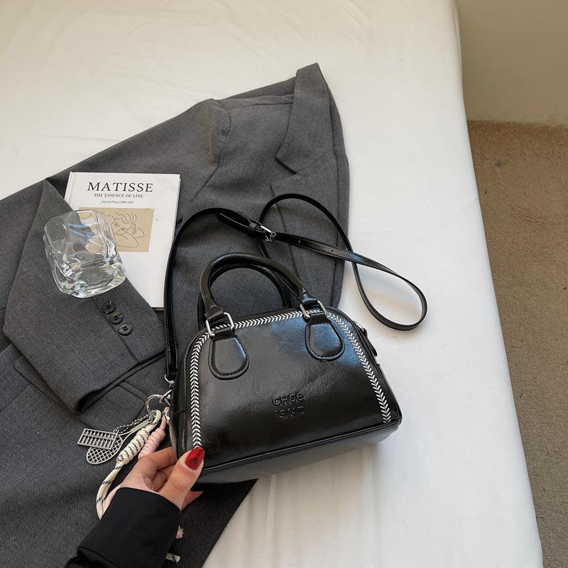 Premium sense niche bag women's autumn and winter versatile 2025 new messenger bag fashionable retro portable work small bag