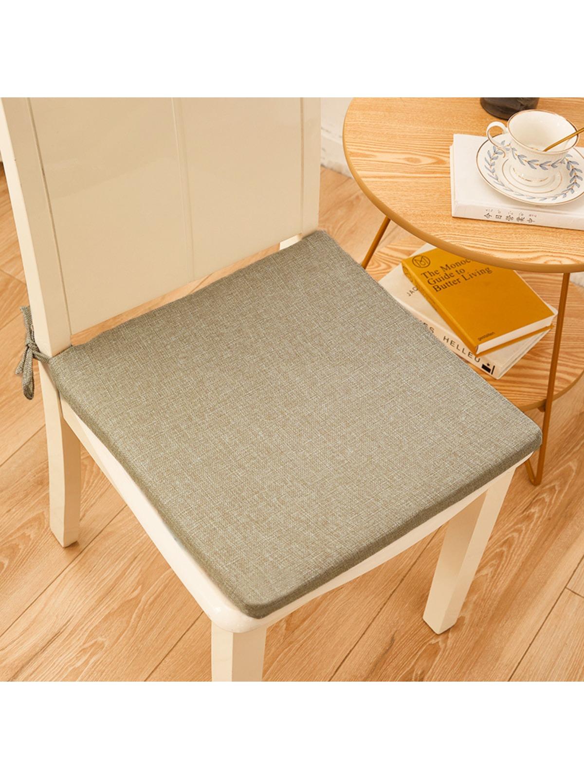 A square cotton seat cushion suitable for living rooms and offices
