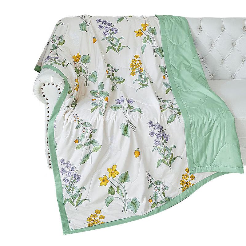 

Red Bean Elegant Floral All-Season Quilt