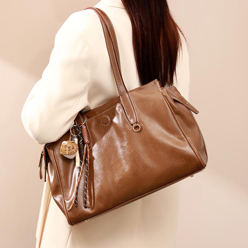 High-end leather large-capacity tote bag shoulder bag women's new fashion versatile commuter armpit big bag tide