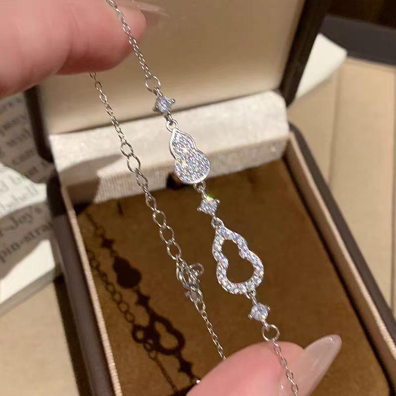 Cool Pull Temperament Winter Snowflake Exquisite Light Luxury Niche Design Zircon High-End Jewelry Adjustment Fashion Bracelet