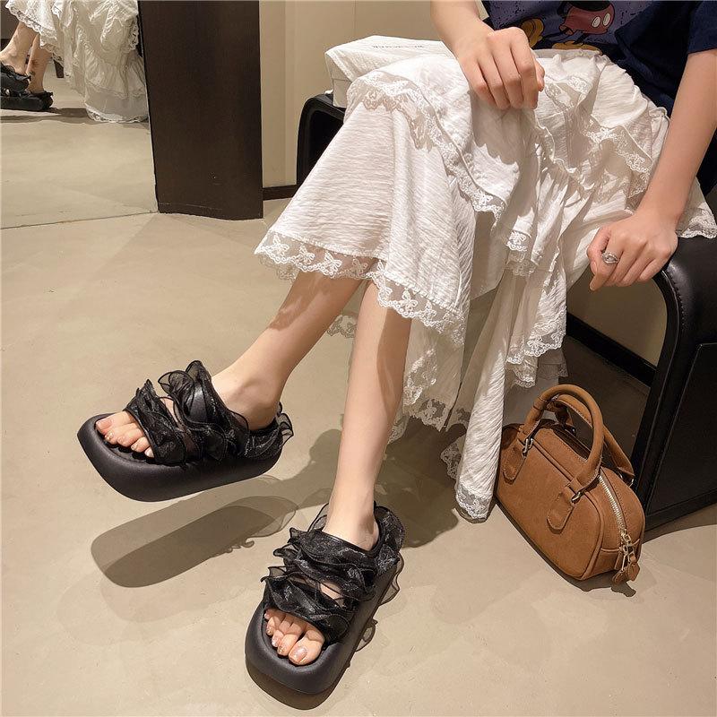 Internet celebrity lace edge muffin platform slippers women's summer wear 2025 new beautiful cool slippers with skirt