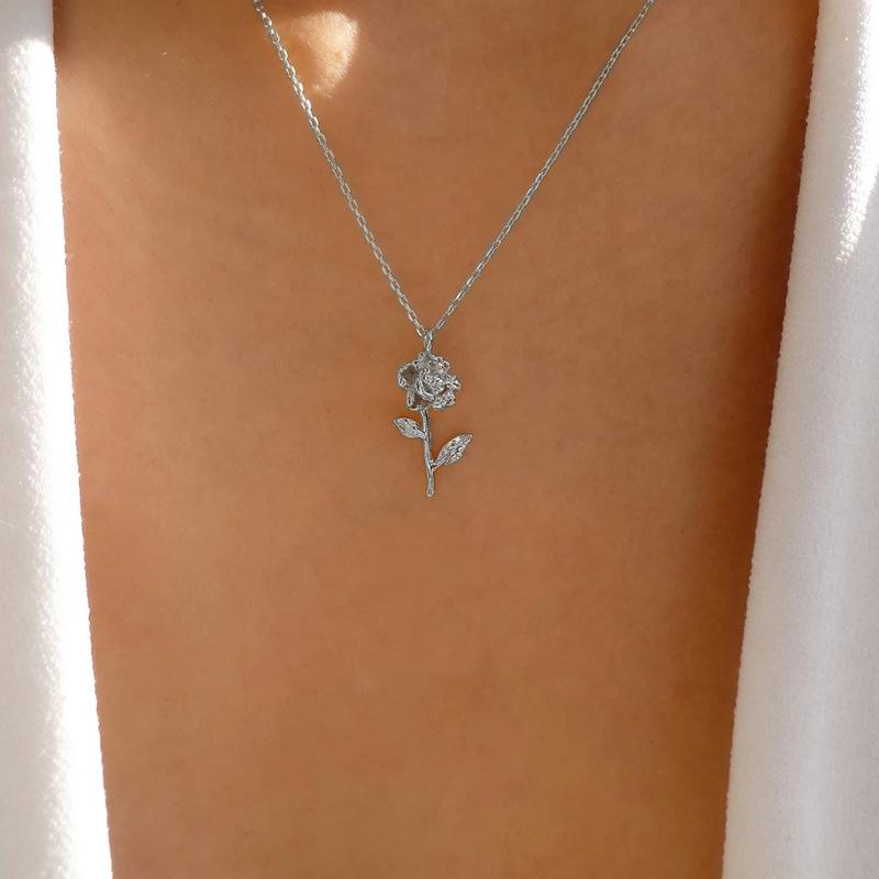 Flower necklace New alloy niche high-end jewelry Versatile rose pendant Collarbone chain Women