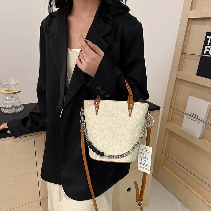 Korean Version of Portable Fashion Contrasting Color Bucket Bag Women's 2025 New Spring Trendy Casual Shoulder Bag High-end Women's Bag