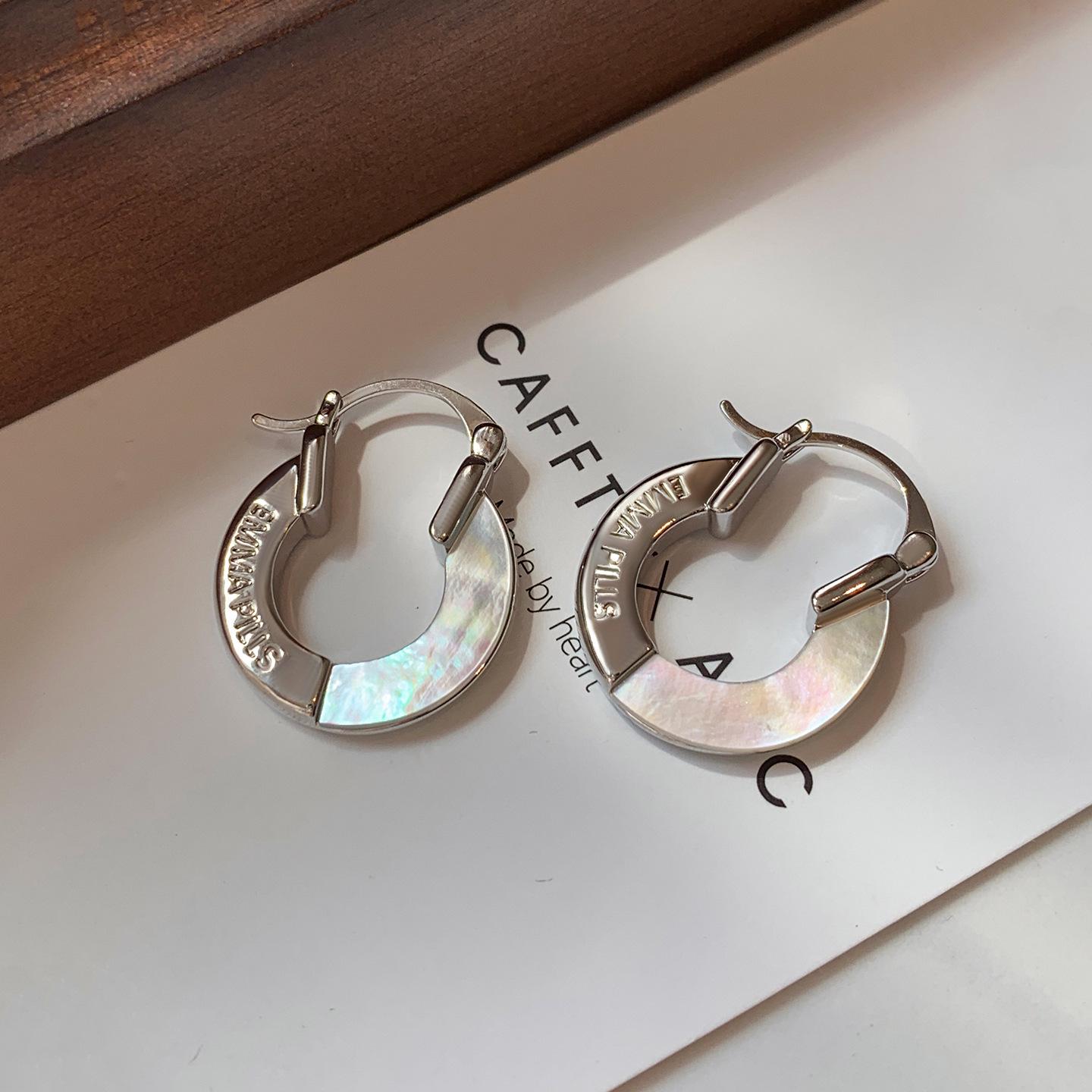 Геометрические круглые ушные манжеты из перламутра: Серьги женские: легкая роскошь и универсальный темперамент