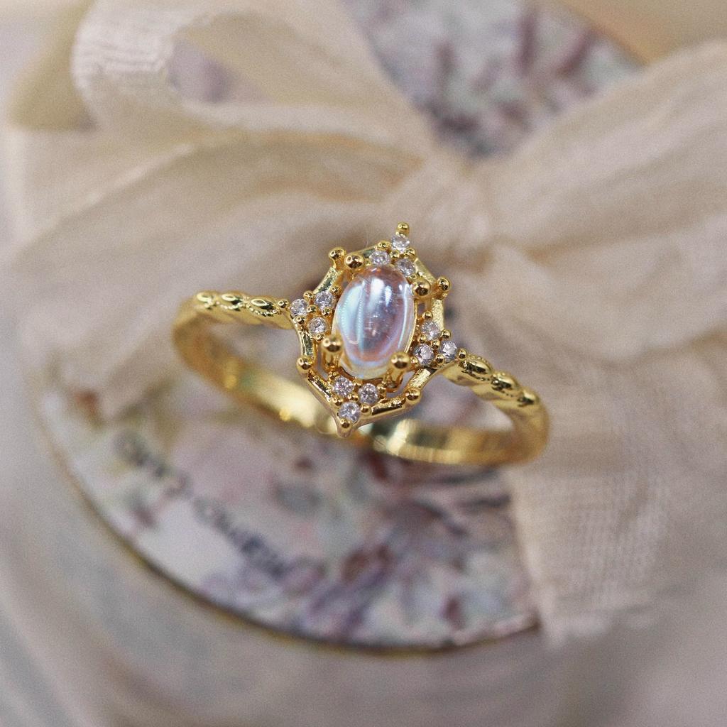 Niche Moonstone Open Ring Women's Elegant Senior Sense Warm Luxury Design Adjustable Everyday Dainty Finger Ring