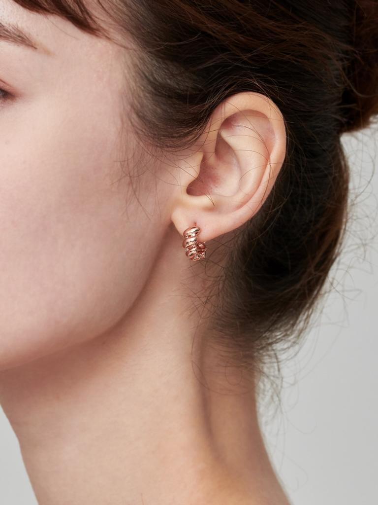 Volume Wave One-Touch Earrings C24EB312