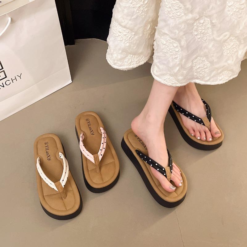 Flat flip-flops shoes for women's summer wear new fashion polka dots seaside vacation pinch feet beach cool slippers