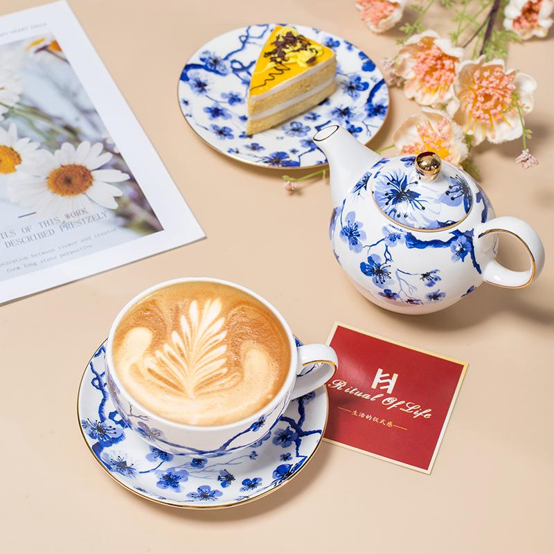Modro-bílý kostní porcelánový pozlacený šálek na kávu a čaj s podšálkem - Retro design