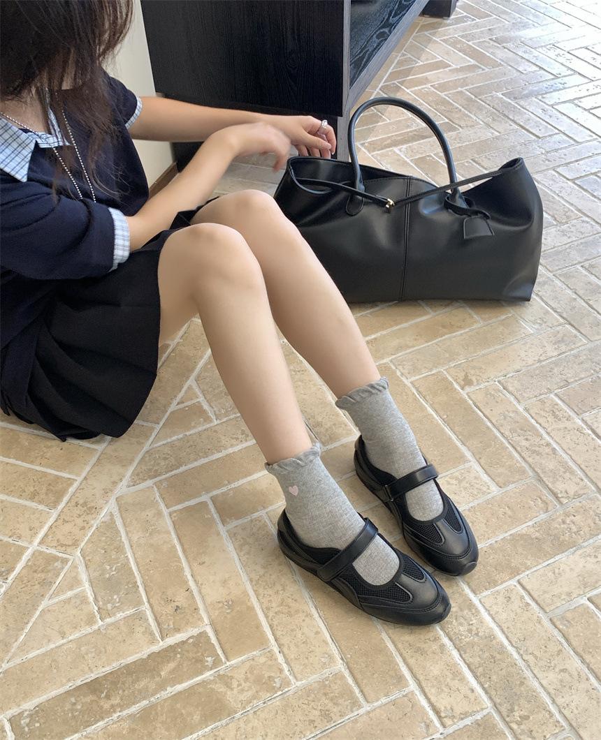 

2025 лето липучка маленькие белые туфли новая корейская версия женские студенческие сетчатые полые дышащие увеличить досуг 35