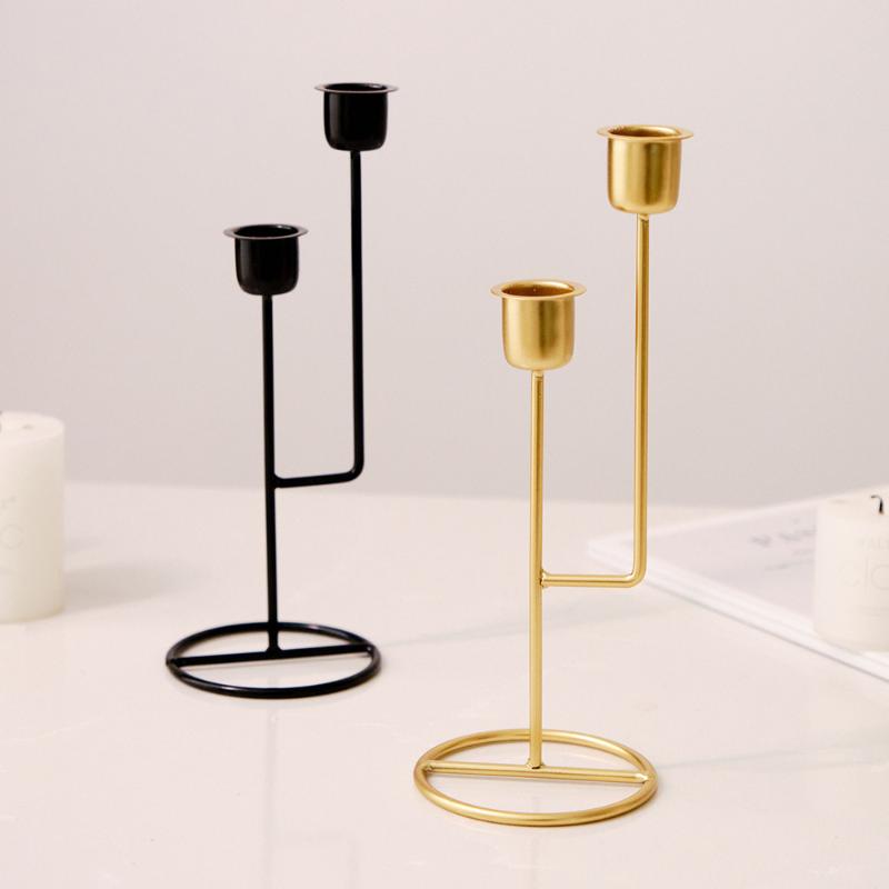 Jednoduchý železný svícen Řemesla Zlatá stabilní základna Stolní ozdoba na svíčku Držák na svíčku Romantické dekorace