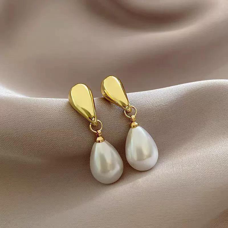 White Imitation Pearl Water Droplrt Dangle Earrings for Women Golden Metal Geometry Drop Earrings Party Retro Elegant Jewelry