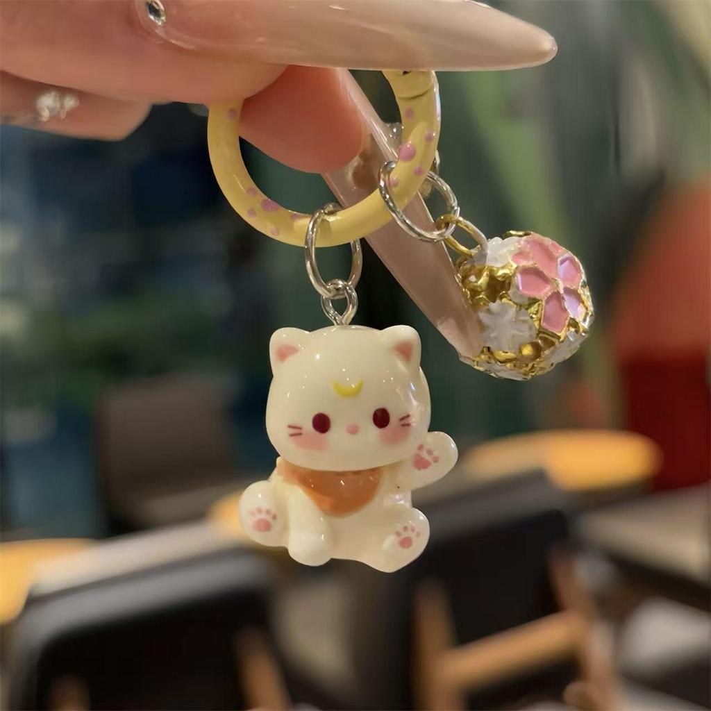 Charming Lucky Cat Bell Keychain: Cute Cartoon Pendant & Gift for Best Friends