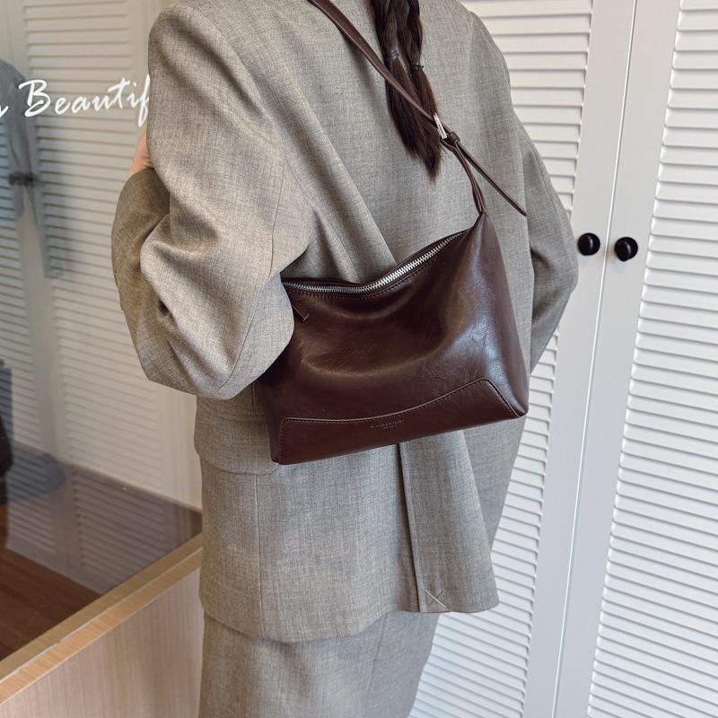 Premium underarm bag women's new retro casual shoulder messenger bag niche versatile commuter bag