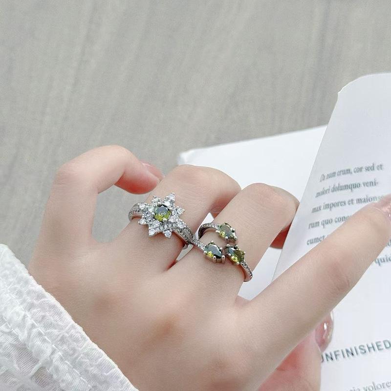 Green~ Lucky Grass Olive Green Four-Leaf Clover Zir*****Pen Ring Super Flash Light Luxury Stacked Ring