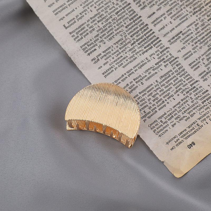 Women Fashion Gold Hollow Geometric Hair Claw Retro Hair Clips Barrette Hair Crab Hair Clips Headband Hairpin Hair Accessories