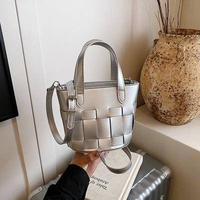 High-End Nische gewebte Tasche Damen neue Sommer Schulter Umhängetasche modische tragbare Bucket Bag