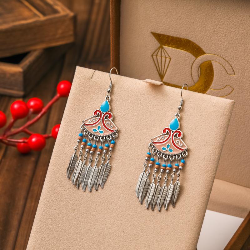 

New Ethnic Enamel Fan Shaped Rice Bead Earrings for Women Creative Elegant Silver Color Metal Leaf Tassel Earring Party Jewelry разноцветный