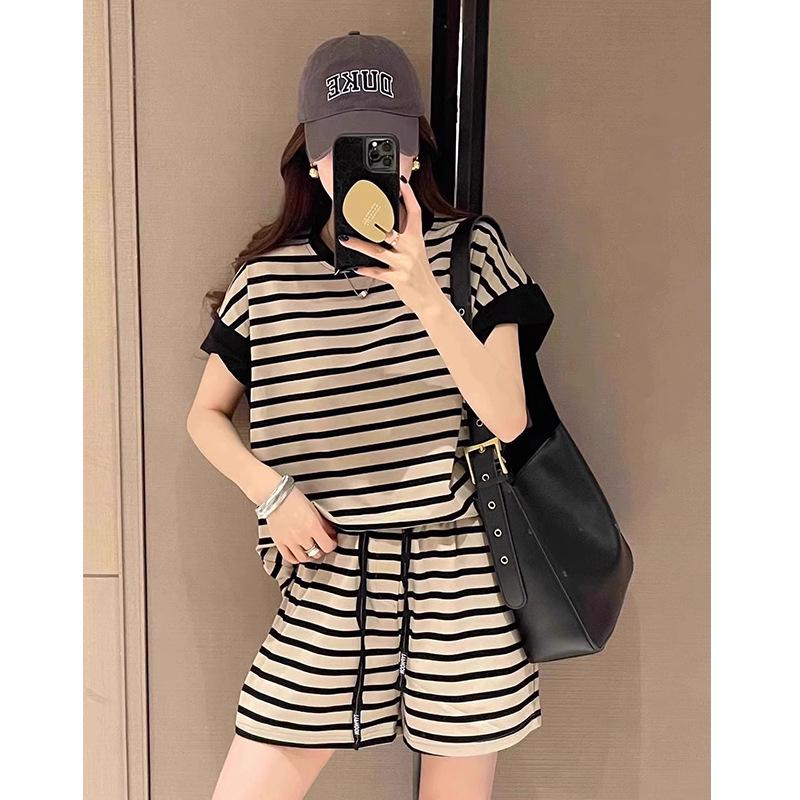 Women's Korean Style Casual Two-Piece Set: Striped Short-Sleeve Sweatshirt, Fashionable and Sporty, Slimming and Trendy.